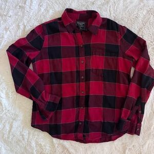 A&F Women’s Medium Black & Red Checkered Flannel